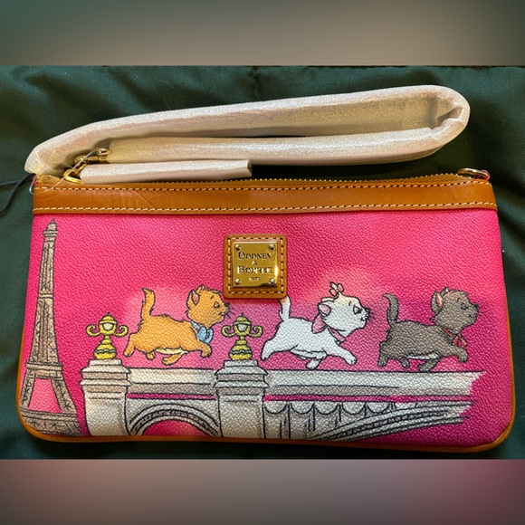 NWT Dooney & Burke Disney Aristocats Pink Wristlet/ Zip Wallet - Picture 11 of 11